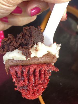 **BROWNIE RED VELVET** (Thursday)