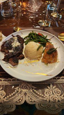 Steak prepared to perfection, Garlic mash potatoes that melted in my mouth, Chicken Flotentine, and green beans.