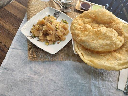 Halwa puri