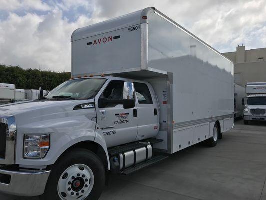 24 foot 5 Ton Box truck with hydraulic liftgate