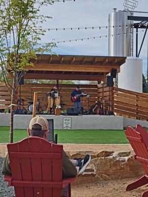 Pleasant outdoor area with a band when we visited