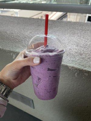 Omg! This super berry smoothie is bomb!