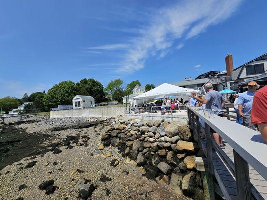 Don't have a reservation? Drink and eat on the pier!