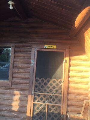 kabin 3 cabin door