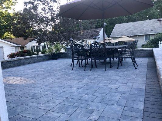 Sherwood collection XL paver stone with sitting wall