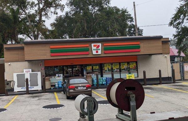 7-Eleven, 5001 Memorial Hwy, Tampa