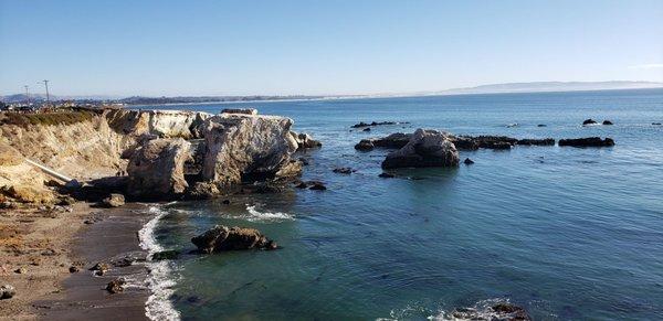 The beach is very close and we sat and look at this view while enjoying our sandwich