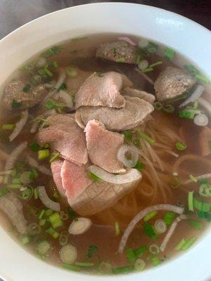 Pho (eye round steak & meatball)