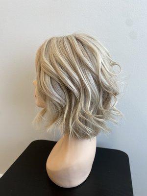 Wavy blonde wig