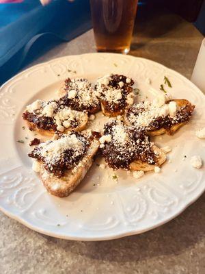 Fig date and goat cheese crostini