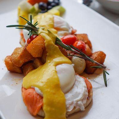 Eggs Benedict with Home Fries