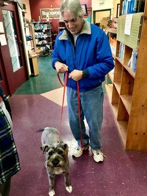 Gus hit the owner jackpot! He was adopted by wonderful new owners and now he's making friends at the salon! Good boy Gus!! 3