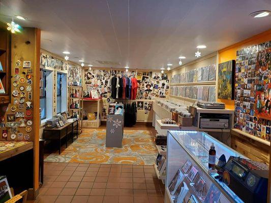 Amazing store fun stuff! Great collection vinyl records, t shirts, buttons, & more. In Idyllwild, CA a little area called "Village Lane".