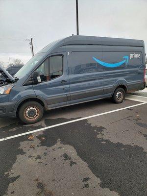 Replacing a windshield on an Amazon delivery vehicle