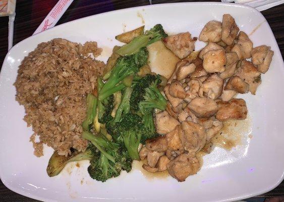 Chicken hibachi plate (3 stars) meat was very dry, rice was not hot/fresh, broccoli was good.