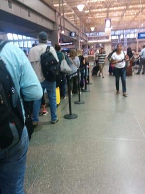 Super long lines at msp tonight!!! Ridiculous.