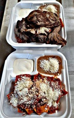 Chilaquiles regulares or chilaquiles with steakrojos or verdes