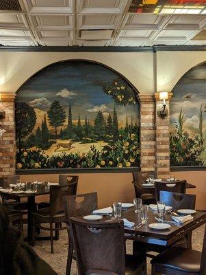 Dining room decorated with painted walls