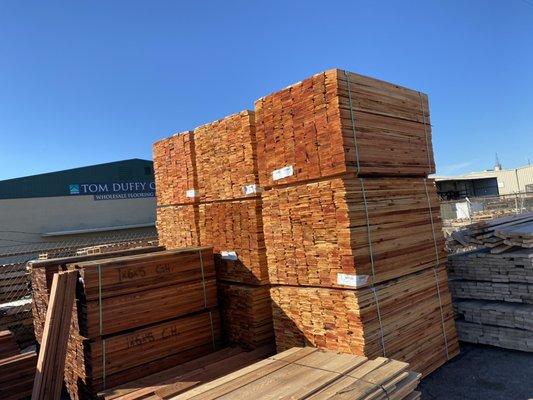 Fresh load 1x6x6' Redwood Fencing.