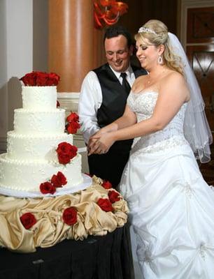 cutting teh cake las vegas reception