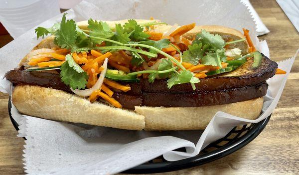 Pork belly bánh mì