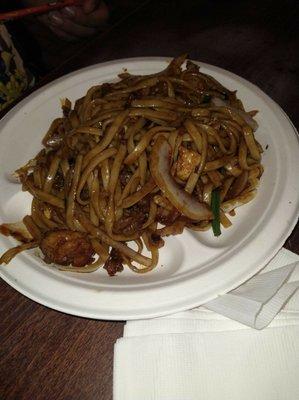 Lo mein with beef chicken and shrimp