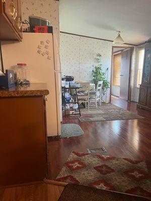 Kitchen cleaning with floor cleaning and shine.