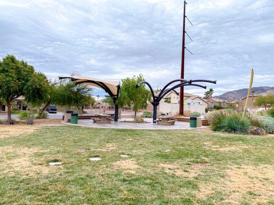 Grassy area to play. Picnic tables and benches