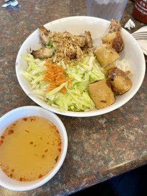 Vermicelli rice noodles with chicken & eggroll