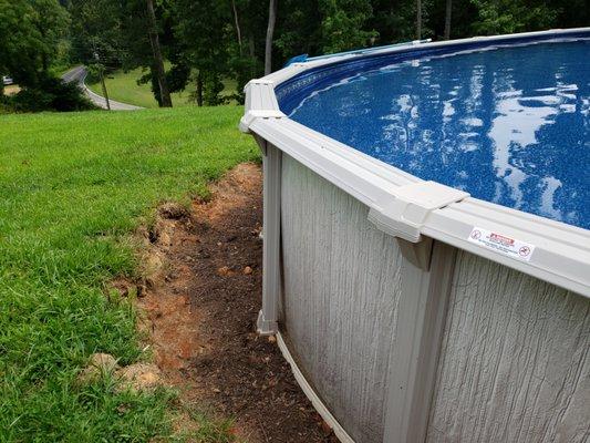 This pool/water is not level!