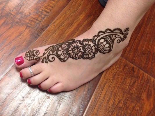 Henna tattoo