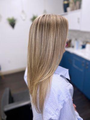 Partial balayage with shadow root and haircut