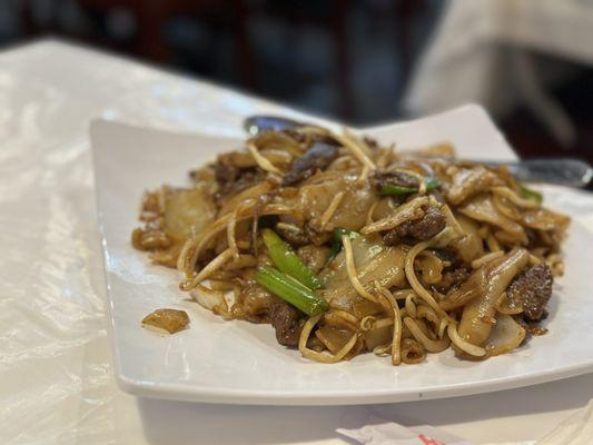 F8. Beef Chow Fun