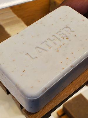 Exfoliating body soap with oatmeal & bamboo extract