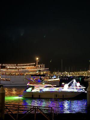 A FREE EVENT! A Fleet of Lighted Holiday Decorated Floating Vessels & Music  @ The Marina Del Rey Boat Parade Christmas 2021