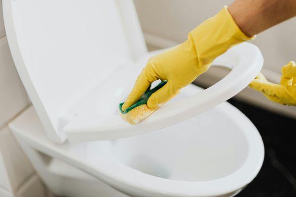 Find a housekeeper to deep clean your bathrooms