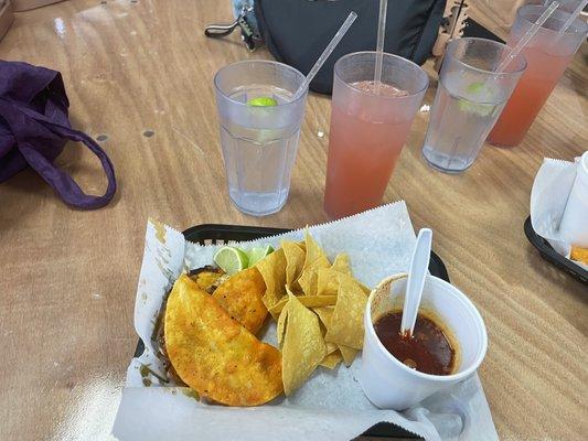 BIRRIA basket, Guava drink