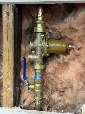 New shut-off valve and regulator