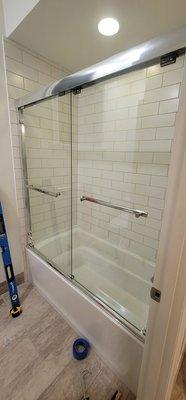 We needed 3 door installed in our bathrooms and Simon did a great job. We are pleased to work with him .