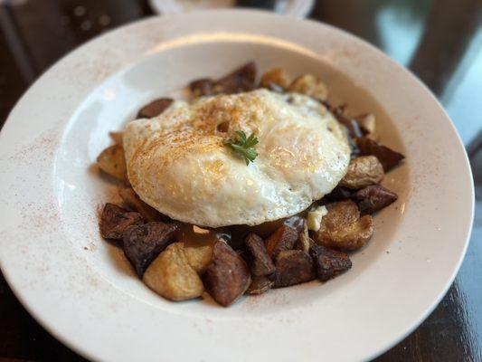 Breakfast poutine