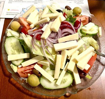 Mixed salad with provolone