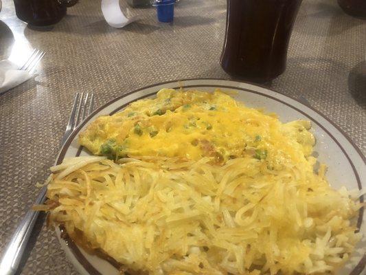 Veggie omelette with hash browns