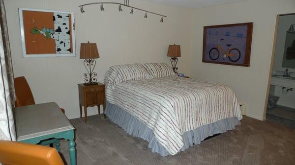 #37 Queen Bed and Private Bath