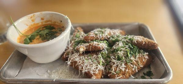 Fried Mozzarella... nice presentation, but tastes sooooo bland.