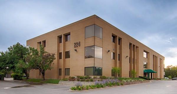 The medical building where Ligocki Dental Group: Oakbrook Terrace is located.