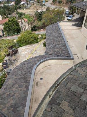 Presidential Shingles on a beautiful hillside home