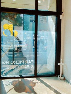 Lobby area, looking out into King St.