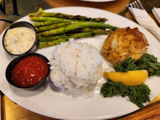 Crab Cake with jasmine rice and grilled asparagus