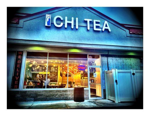 Chi Tea.Lombard IL. Place w/ Lots Bubble Teas ...and Two Sandwiches:Big Bird (HOT! Nashville Chicken)!& ChiTea Classic!(Burger)!