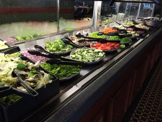 Great salad bar,several type of lettuce and baby spinach.